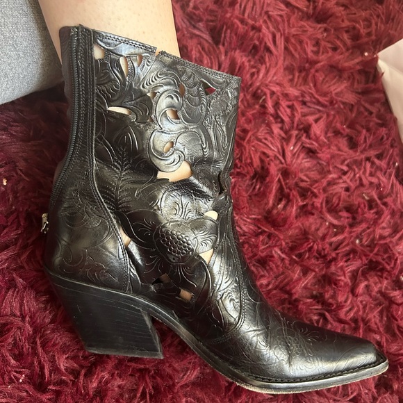 Donald J Pliner Western Cut Out Leather Booties - Picture 7 of 7